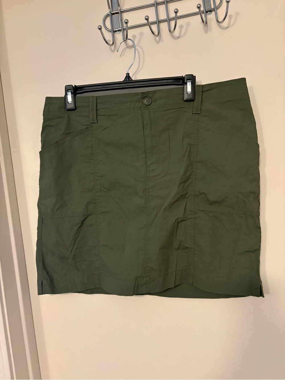 Chico's Olive Green Casual Skort with Front Seam Detail size 2.5 size 14 new nwt